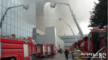 Samsung fabrikası yandı hasar 1 milyar dolar